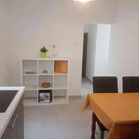 Two-bedroom Near Sea 2 * Lopar