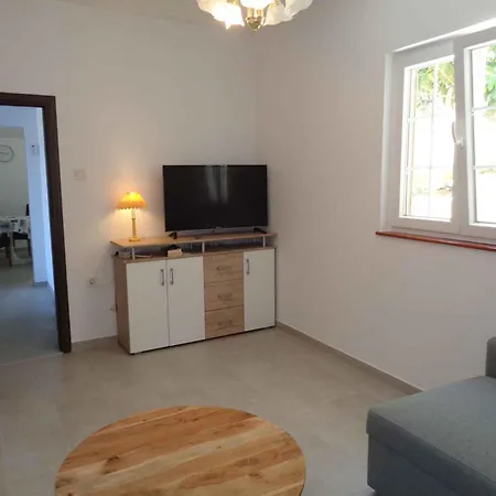 Two-bedroom Near Sea 2 *